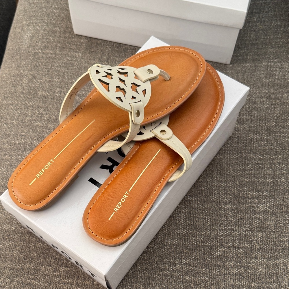 Report Women's Tan and White Sandals